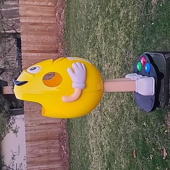 Yellow M & M guy - Picture 5 of 8